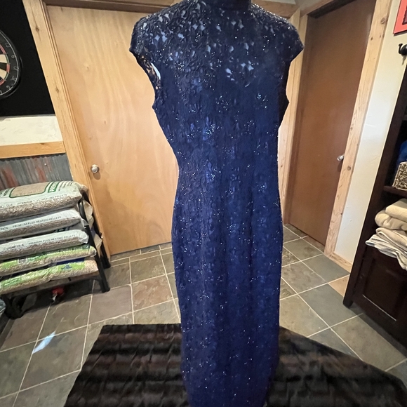 Carmen Marc Valvo Signature long navy gown - Picture 1 of 5